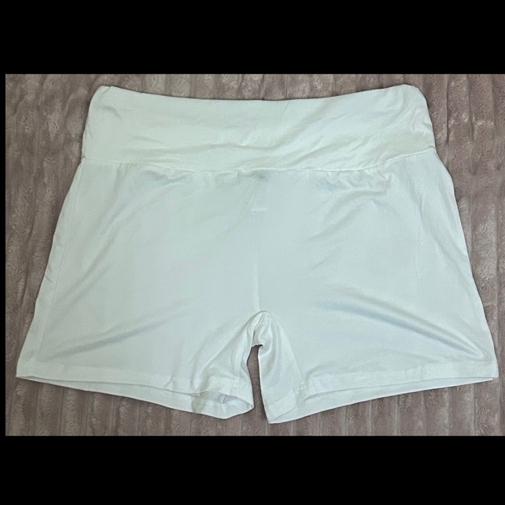 ✨ SHEIN Curve White Shorts✨